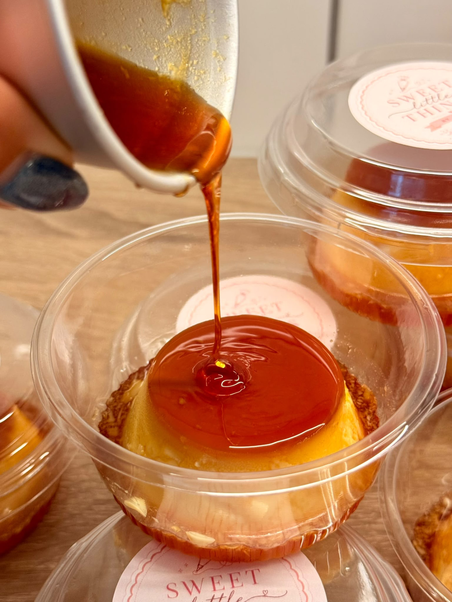 Calda de caramelo sobre pudim